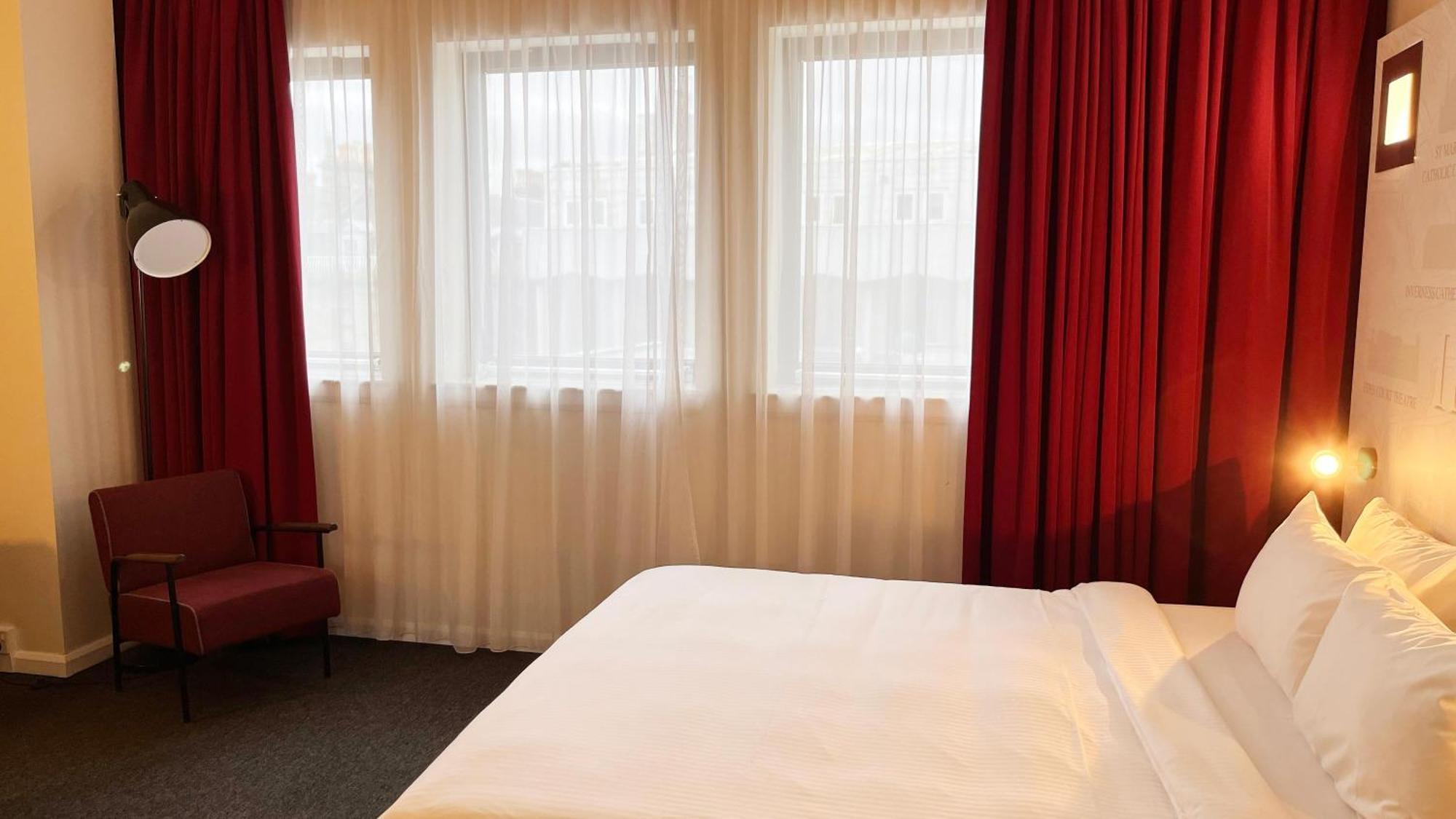pentahotel Inverness Bagian luar foto
