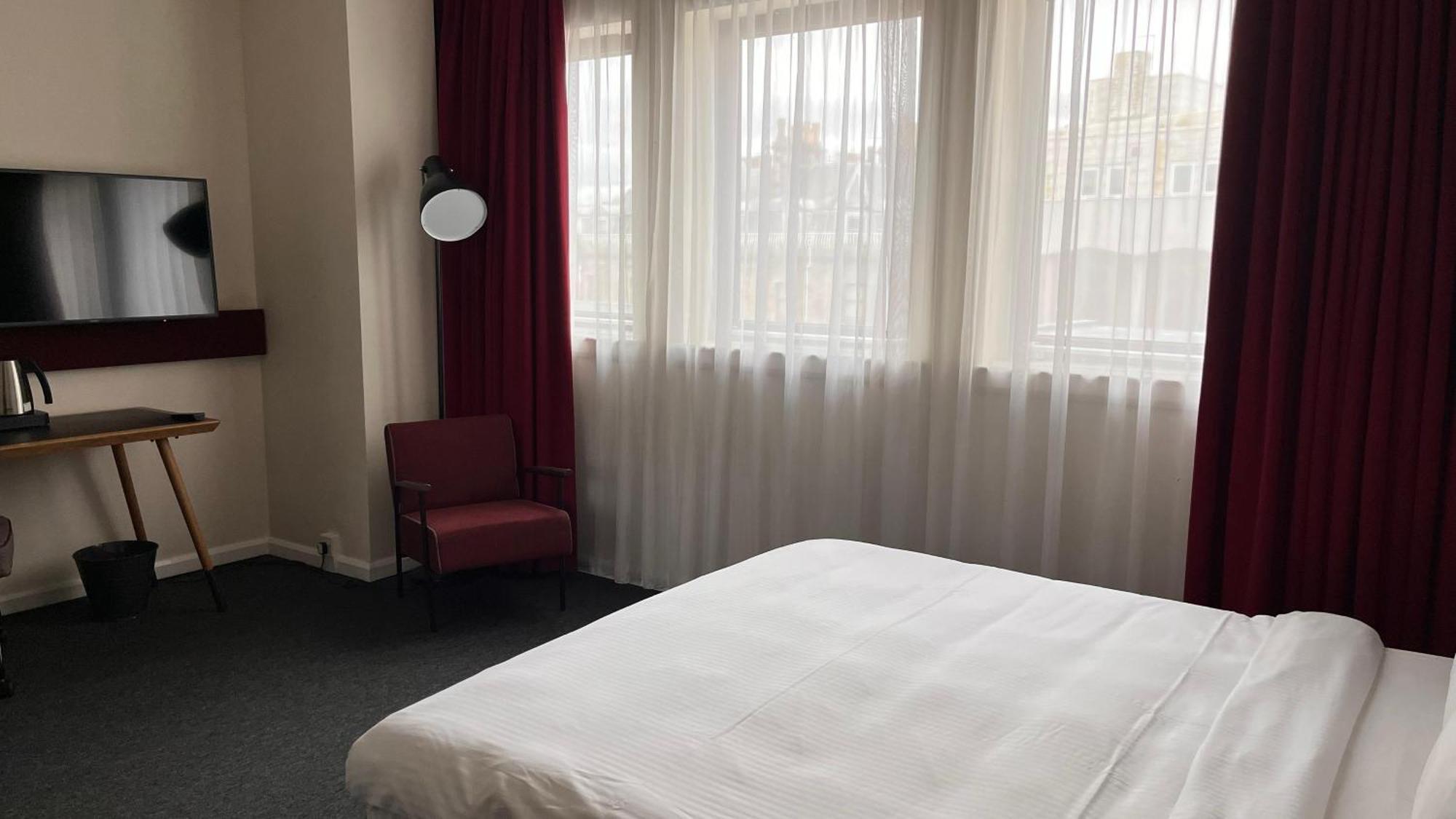 pentahotel Inverness Bagian luar foto