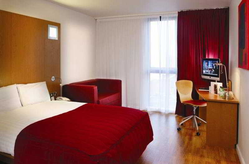 pentahotel Inverness Bagian luar foto